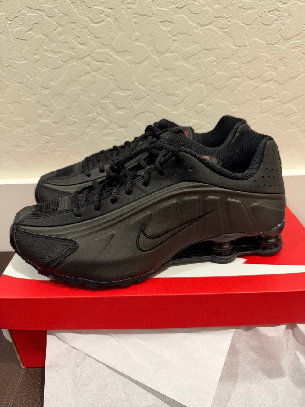 Nike Shox R4 Triple Black Brand New Mens Size 10.5